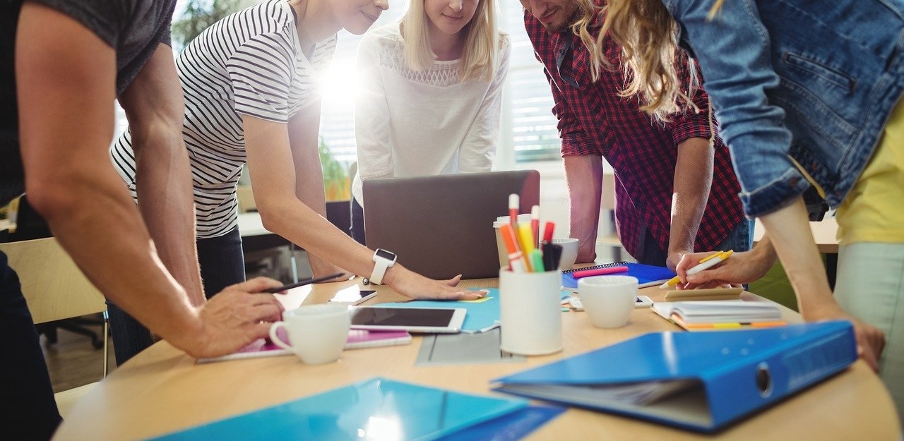 Comment le team building améliore les performances en entreprise ?